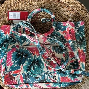 NWT Enzo Angiolini Summer purse
